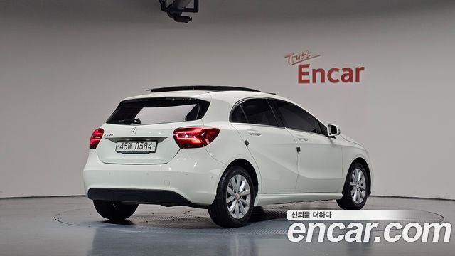 Mercedes-Benz A-Class 2017 — photo 2