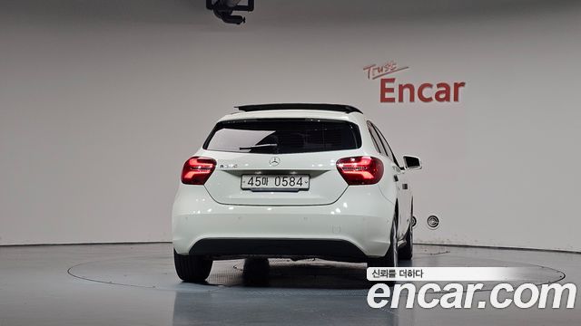 Mercedes-Benz A-Class 2017 — photo 4