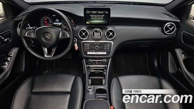 Mercedes-Benz A-Class 2017 — photo 10