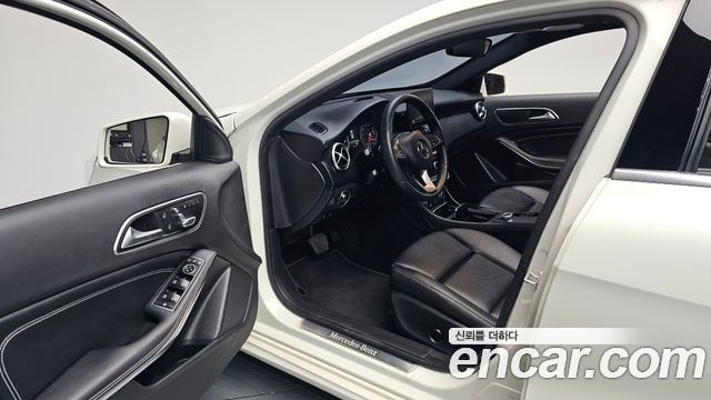 Mercedes-Benz A-Class 2017 — photo 13
