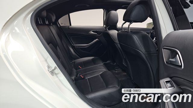 Mercedes-Benz A-Class 2017 — photo 17