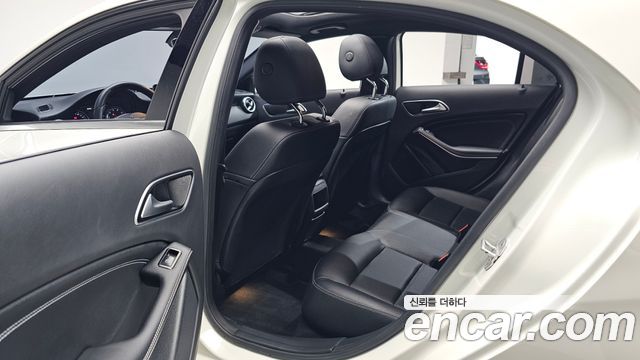 Mercedes-Benz A-Class 2017 — photo 18
