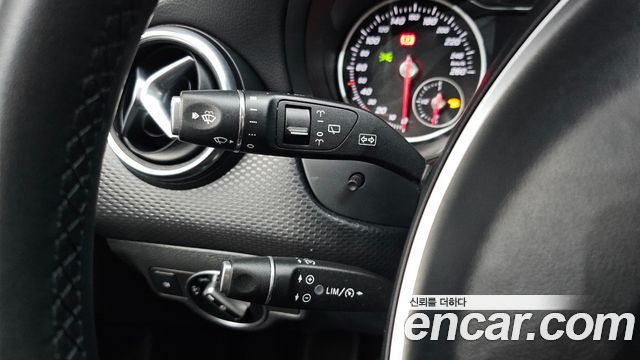 Mercedes-Benz A-Class 2017 — photo 23