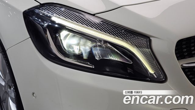 Mercedes-Benz A-Class 2017 — photo 8