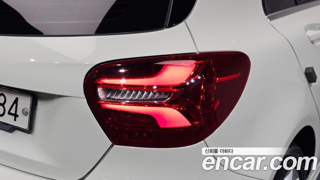 Mercedes-Benz A-Class 2017 — photo 9