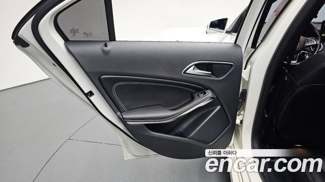 Mercedes-Benz A-Class 2017 — photo 15
