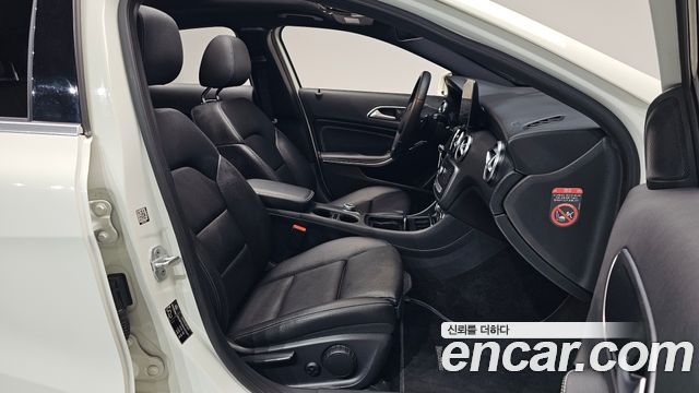 Mercedes-Benz A-Class 2017 — photo 16
