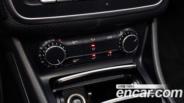 Mercedes-Benz A-Class 2017 — photo 29