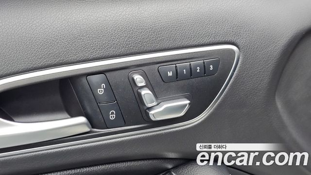 Mercedes-Benz A-Class 2017 — photo 31