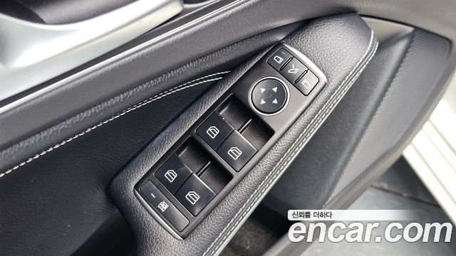 Mercedes-Benz A-Class 2017 — photo 32