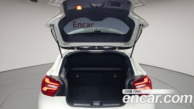Mercedes-Benz A-Class 2017 — photo 35