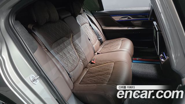 BMW 7-Series 2022 — photo 17