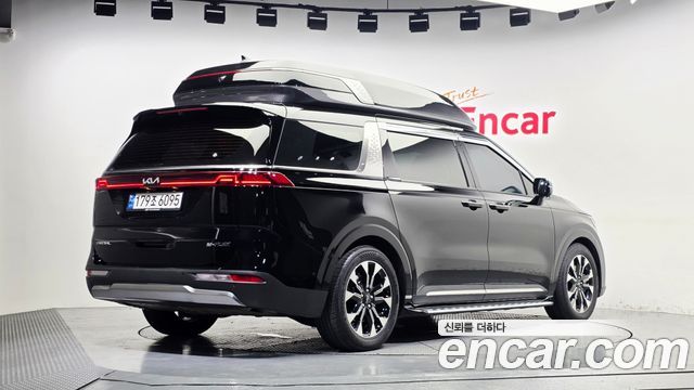 Kia Canival 2023 — photo 2