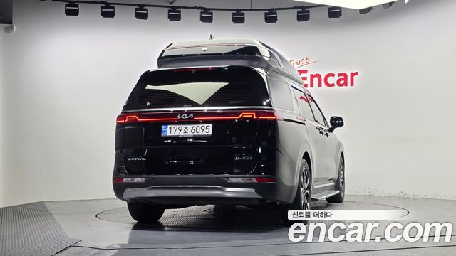 Kia Canival 2023 — photo 4