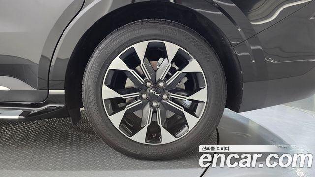 Kia Canival 2023 — photo 5