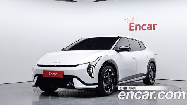 Kia EV4 2026 — photo 1