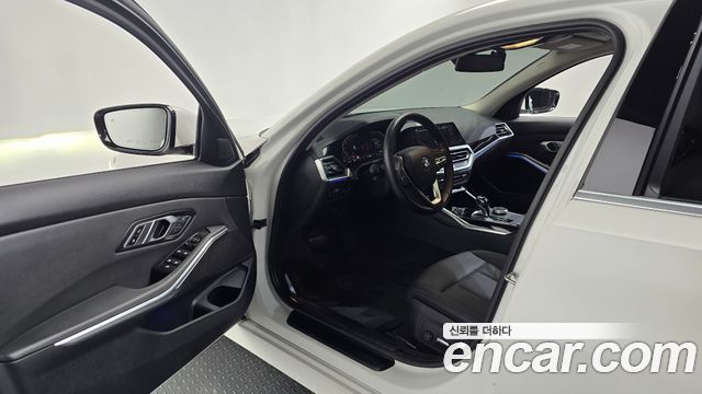BMW 3-Series 2019 — photo 13