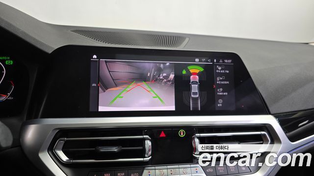 BMW 3-Series 2019 — photo 20