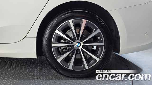 BMW 3-Series 2019 — photo 7