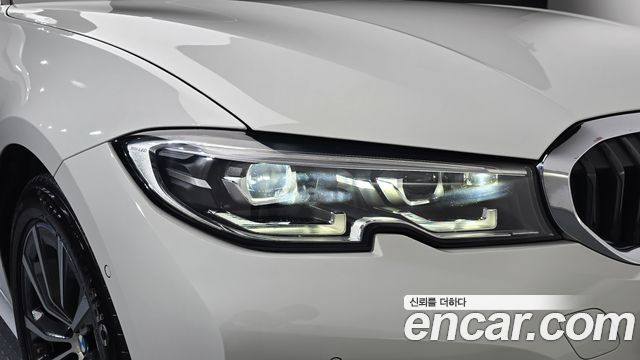 BMW 3-Series 2019 — photo 8