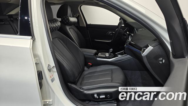 BMW 3-Series 2019 — photo 16