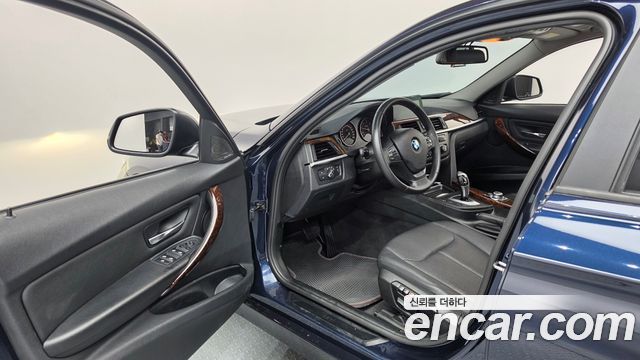 BMW 3-Series 2012 — photo 10