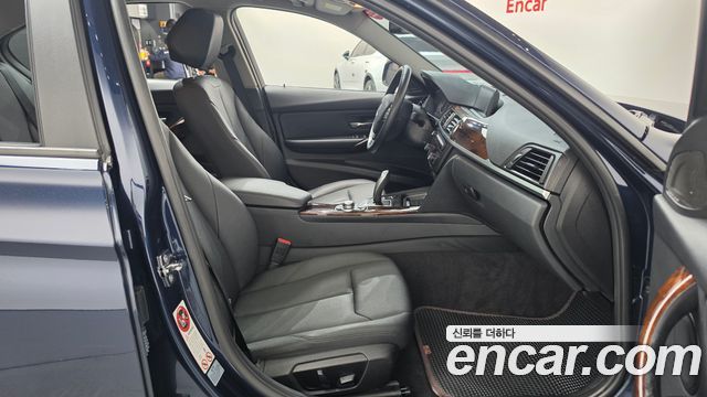 BMW 3-Series 2012 — photo 11