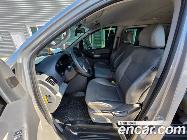 Hyundai Starex 2017 — photo 11