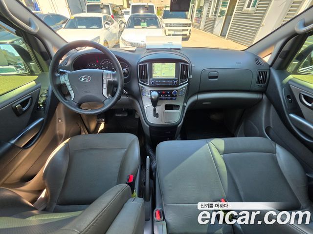 Hyundai Starex 2017 — photo 16