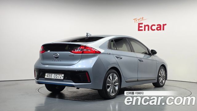 Hyundai Ioniq 2017 — photo 2