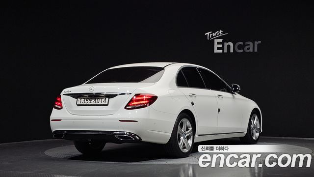 Mercedes-Benz E-Class 2017 — photo 2