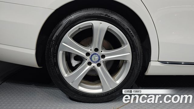 Mercedes-Benz E-Class 2017 — photo 5