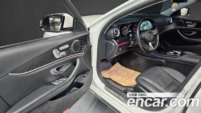 Mercedes-Benz E-Class 2017 — photo 10