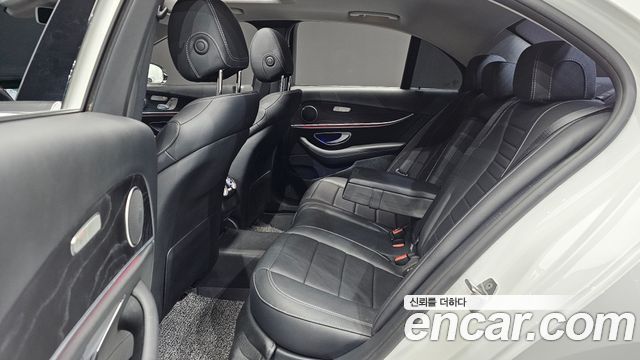 Mercedes-Benz E-Class 2017 — photo 11