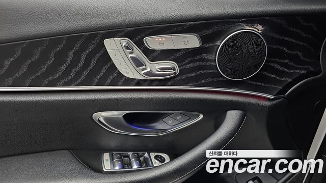 Mercedes-Benz E-Class 2017 — photo 12