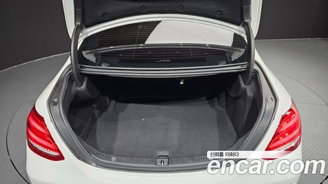 Mercedes-Benz E-Class 2017 — photo 20