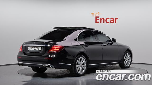 Mercedes-Benz E-Class 2017 — photo 2