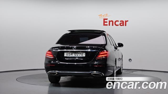 Mercedes-Benz E-Class 2017 — photo 4