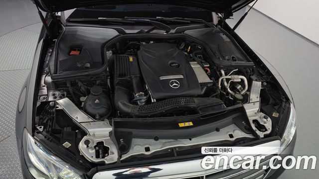 Mercedes-Benz E-Class 2017 — photo 6