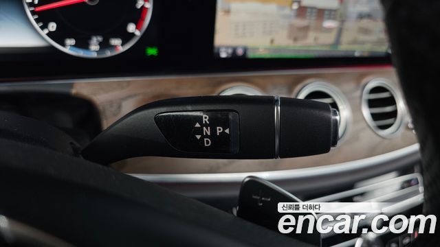 Mercedes-Benz E-Class 2017 — photo 9