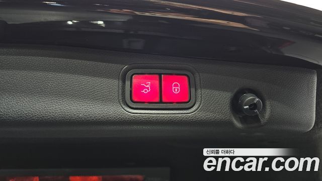 Mercedes-Benz E-Class 2017 — photo 19