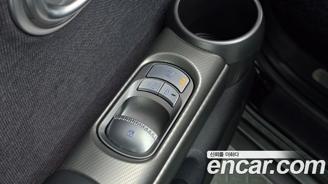 Genesis GV60 2022 — photo 30