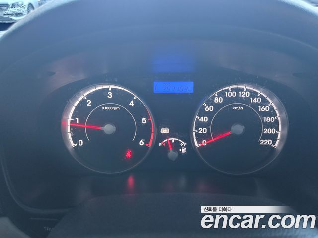 Hyundai Verna 2010 — photo 8
