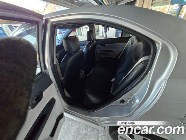 Hyundai Verna 2010 — photo 11