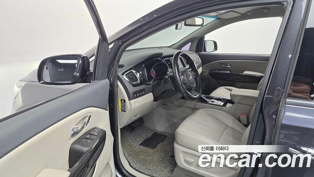 Kia Canival 2019 — photo 13