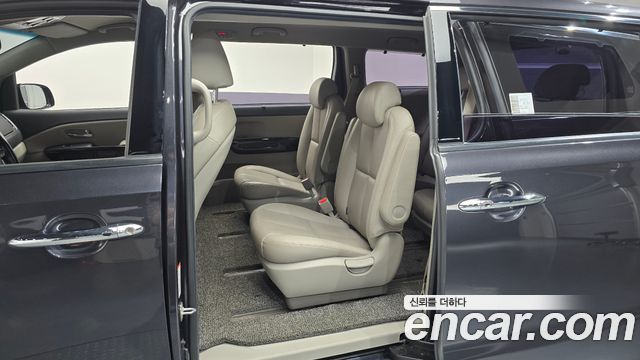 Kia Canival 2019 — photo 17