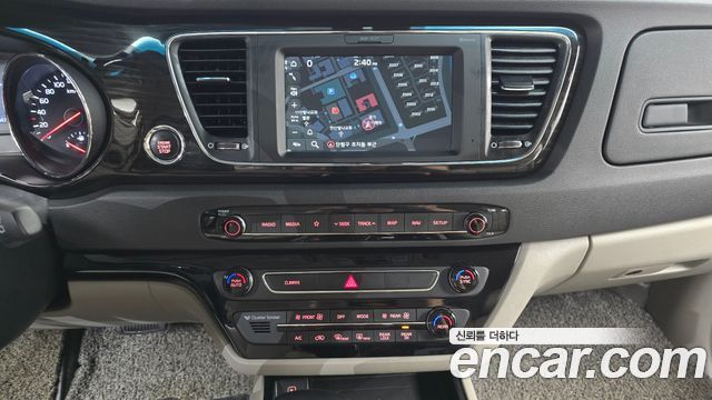 Kia Canival 2019 — photo 18