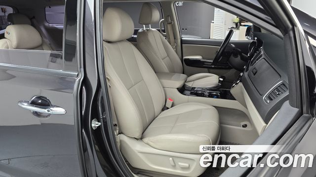 Kia Canival 2019 — photo 16