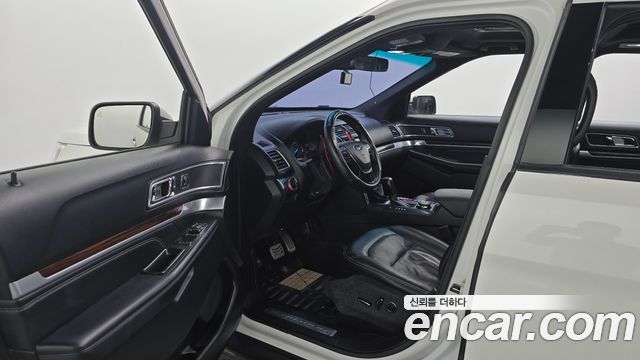 Ford Explorer 2016 — photo 10