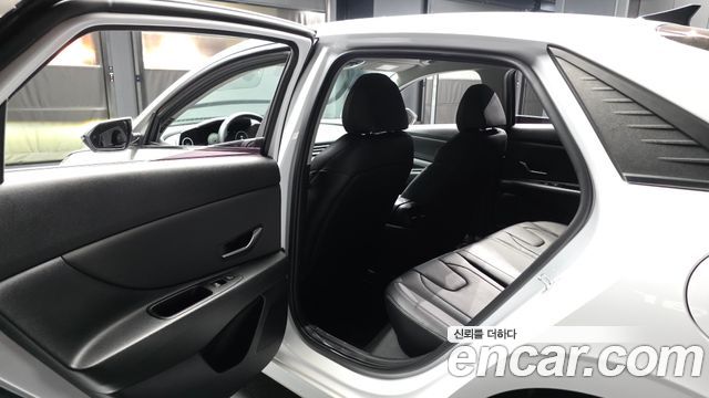 Hyundai AVANTE 2021 — photo 16